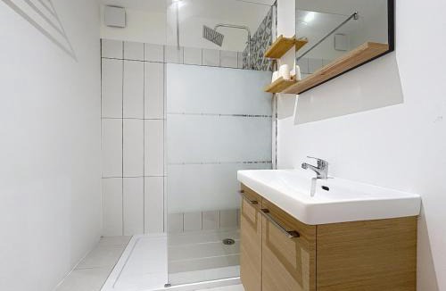 Salles-d'Aude Apartment | Le Rousseau - Comfortable apartment - Wi-Fi