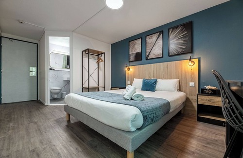 Saint-Laurent-des-Vignes Hotel | Le Roxane