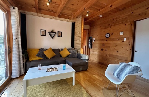 Pohenegamook Ski Chalet | Le Rustique Moderne Détente | Lake Access