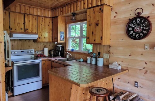 Chateau-Richer Ski Chalet | Le Rustique with private lake/Lakeside