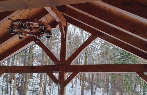 Chateau-Richer Ski Chalet | Le Rustique with private lake/Lakeside