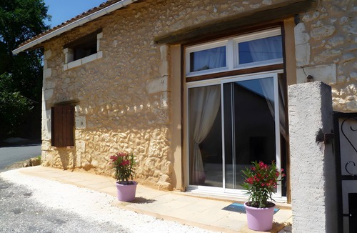 Saint-Germain-du-Salembre House | Le Séchoir d'Alice: Holiday Home with Private Terrace, Garden & Wi-Fi
