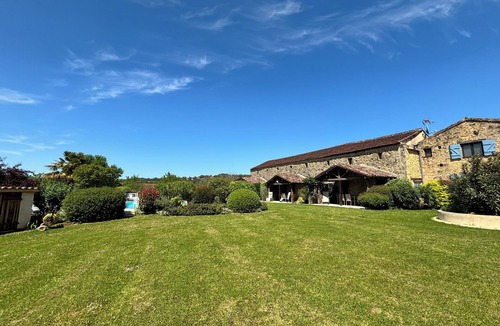Cales Cottage | Le Séchoir at Cours du Fleuve Gîte Complex