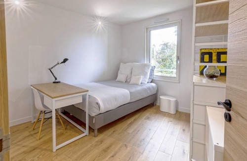 Notre-Dame Apartment | Le Saint Antoine: house-style apartment with garden, 1 free parking space
