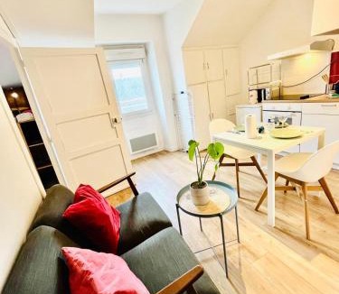 Richebourg - Saint-Clement Apartment | Le Saint Clément, cœur de Nantes 5min de la gare Nord