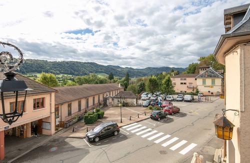 Saint-Geoire-en-Valdaine Apartment | Le Saint-Geoirien - Duplex pour 4