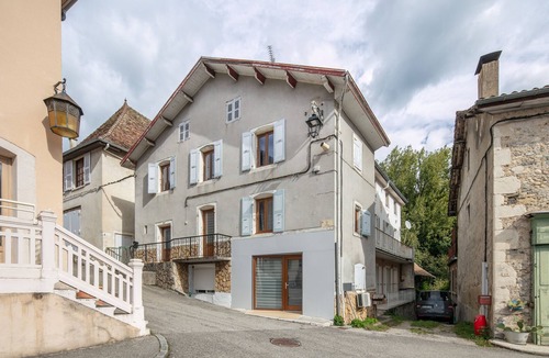 Saint-Geoire-en-Valdaine Apartment | Le Saint-Geoirien - Duplex pour 4