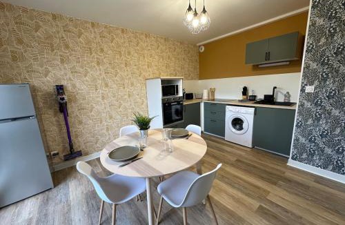 Deols Apartment | Le Sainte Hélène - Climatisation - Parking privé - Wifi