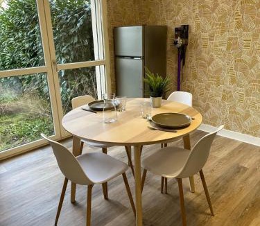 Deols Apartment | Le Sainte Hélène - Climatisation - Parking privé - Wifi