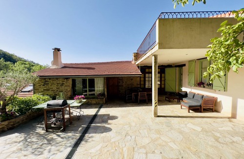 Riols Cottage | Le Sanglier - Rustic and charming gite with panoramic mountain views, immersed in beautiful nature