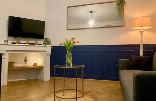 La Gare Apartment | Le Saphir - Appartement Chic à Proximité de la Gare Dans une rue Calme !