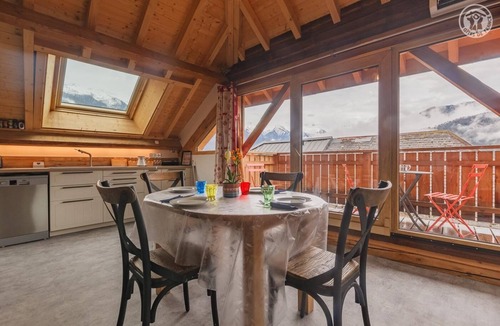 Aiton House | LE Sarto DU Gust - Aiton