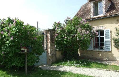 La Villeneuve-au-Chatelot House | Le Saule Argenté