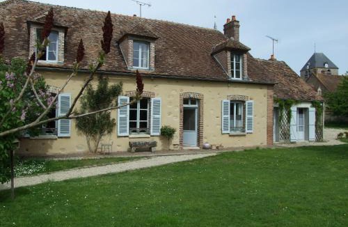La Villeneuve-au-Chatelot House | Le Saule Argenté