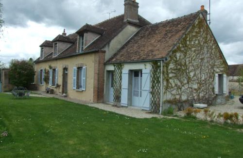 La Villeneuve-au-Chatelot House | Le Saule Argenté