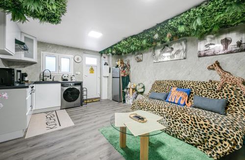 Bobigny Apartment | Le Sauvage - 4 prs - Wifi -Proche Paris