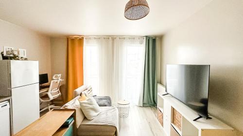 Drancy Apartment | Le Scandi Mix - T3 lumineux, parking et ascenseur