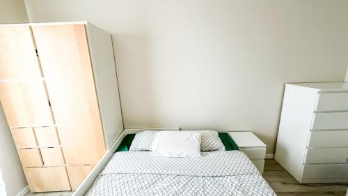 Drancy Apartment | Le Scandi Mix - T3 lumineux, parking et ascenseur