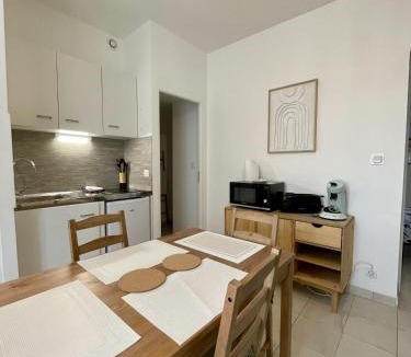 La Suze-sur-Sarthe Apartment | Le Scandinave Gare Riviere 4p Reve au Mans