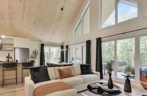 Pont-Rouge Ski Chalet | Le Scandinave – Nordic Retreat – Private Sauna, Sp