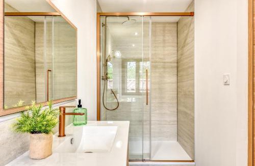 Carcassonne Villa | Le Secret des Remparts - Jacuzzi- Vue Cité - Free Parking - Climatisation