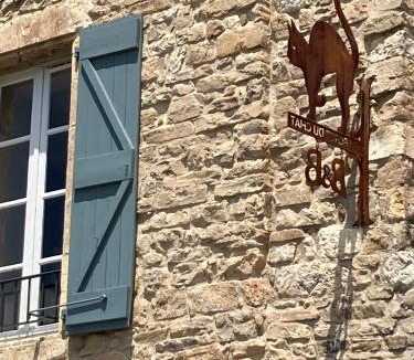 Cordes-sur-Ciel Bed & Breakfast | le secret du chat