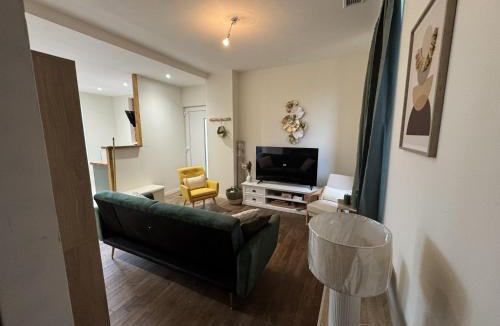 Brive-la-Gaillarde Villa | Le Sejour Pagnon - 3 Chambres