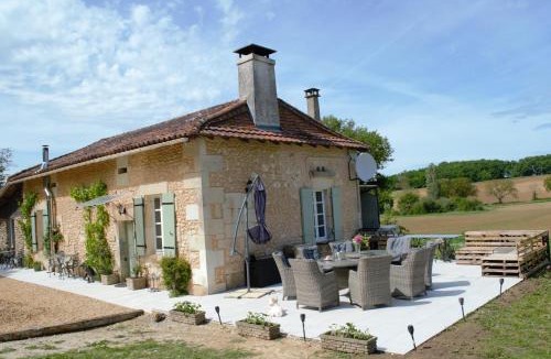 Saint-Privat-des-Pres Cabin | Le Shedeaux