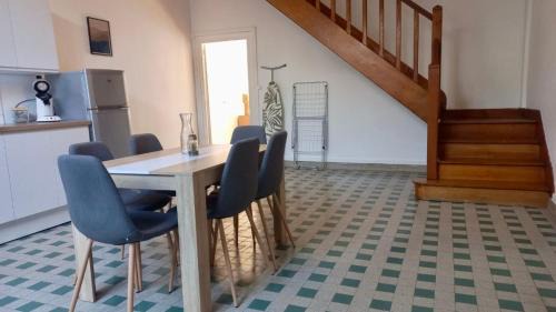 Autun Apartment | Le sillage de Balthus