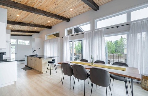 Shannon Ski Chalet | Le Skadi | Private Spa & Nature in Shannon