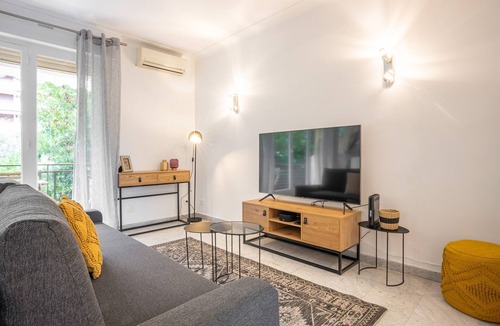 Cannes Apartment | Le Smile