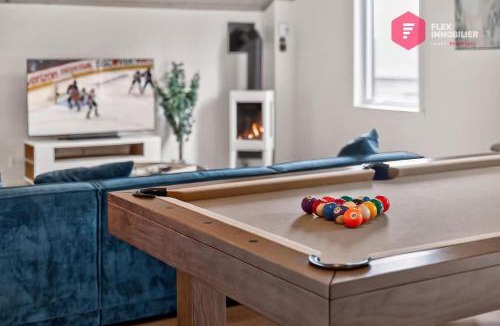 Shannon House | Le Sofia - Spa privé, Billard Mezzanine, Piscine, Luxe 12 pers, - Resort près de Québec