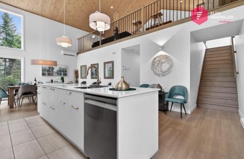 Shannon House | Le Sofia - Spa privé, Billard Mezzanine, Piscine, Luxe 12 pers, - Resort près de Québec