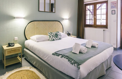 Montigny-la-Resle Hotel | Le Soleil D'or