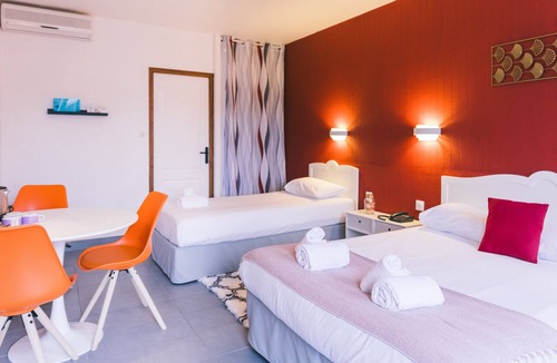 Montigny-la-Resle Hotel | Le Soleil D'or