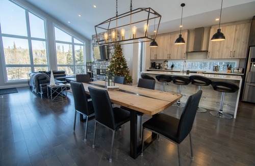 Sainte-Beatrix Ski Chalet | Le Somptueux : Luxurious Waterfront & Mountains