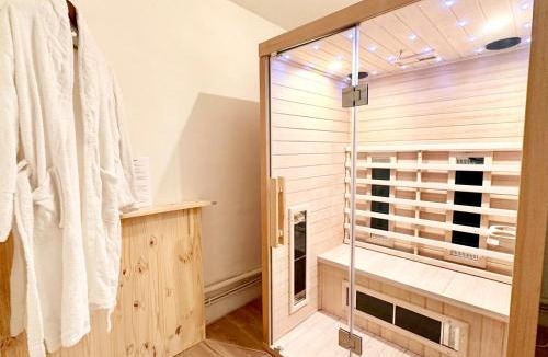 Mont-de-Marsan Apartment | Le SPA Étoilé - Baignoire Balnéo et Sauna Privatif