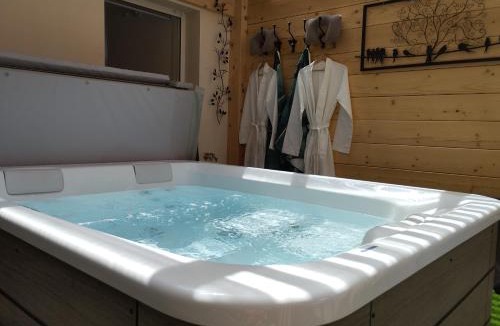 Valensole Bed & Breakfast | Le Spa des lavandes panoramique