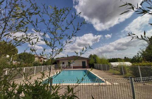Gaillac Apartment | Le Sporting Land - avec entrée autonome, parking privé & sa piscine ! -