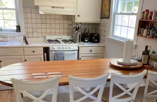 Lanesville Cottage | Le Spot - Niche on the Notch