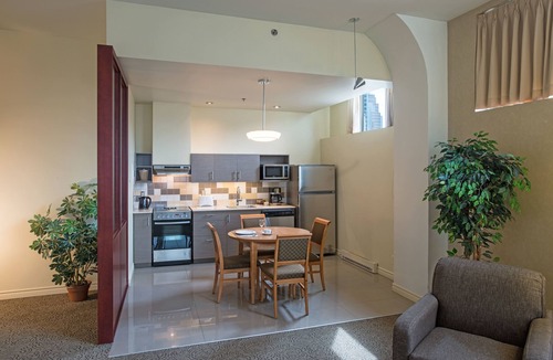 Downtown Montreal Apartment | Le Square Phillips Hotel And Suites