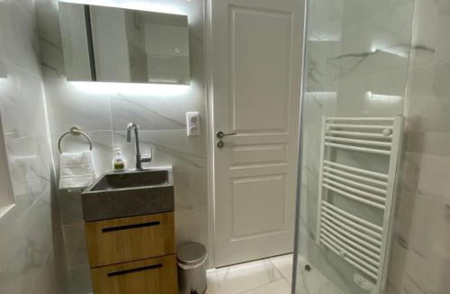 Agen Apartment | Le Standing - Au Coeur d'Agen - Self Checkin - Wifi - Netflix - Smart TV - Luqs fr