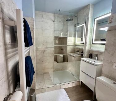 Quartier Chorier-Berriat Apartment | Le studio Bleu de la gare -confort&modernité