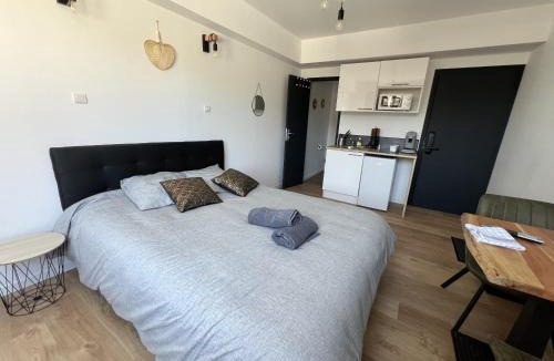 Lens Apartment | Le Studio Chic