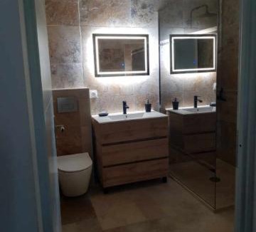 Roquemaure Apartment | Le Studio d Aurélie avec SPA Mai-Sept en pleine campagne et proche de toute commodité