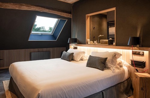 Jouey Apartment | Le Studio des Prés Verts Suite Design avec Jacuzzi Privatif