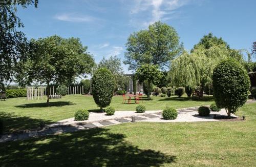 Jouey Apartment | Le Studio des Prés Verts Suite Design avec Jacuzzi Privatif