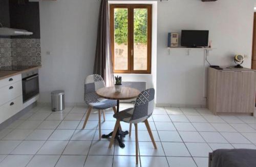 Auxerre Apartment | Le Studio du 14 parking gratuit et arrivée autonome