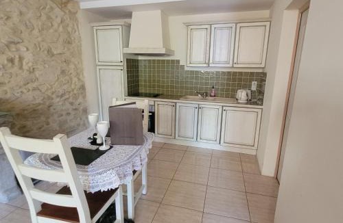 Azille Apartment | Le Studio