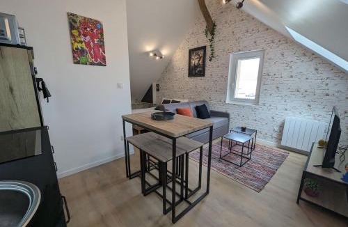 Digoin Apartment | Le Studio Neo-Retro